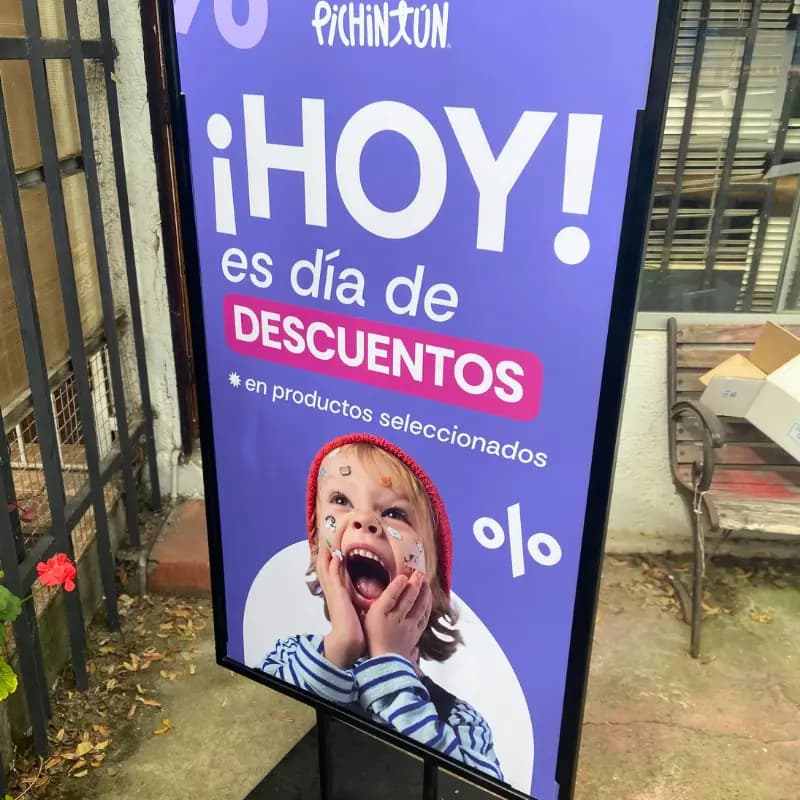 Letrero con pendón realizado por Elephant Group en 2026 - Viña del Mar, Chile