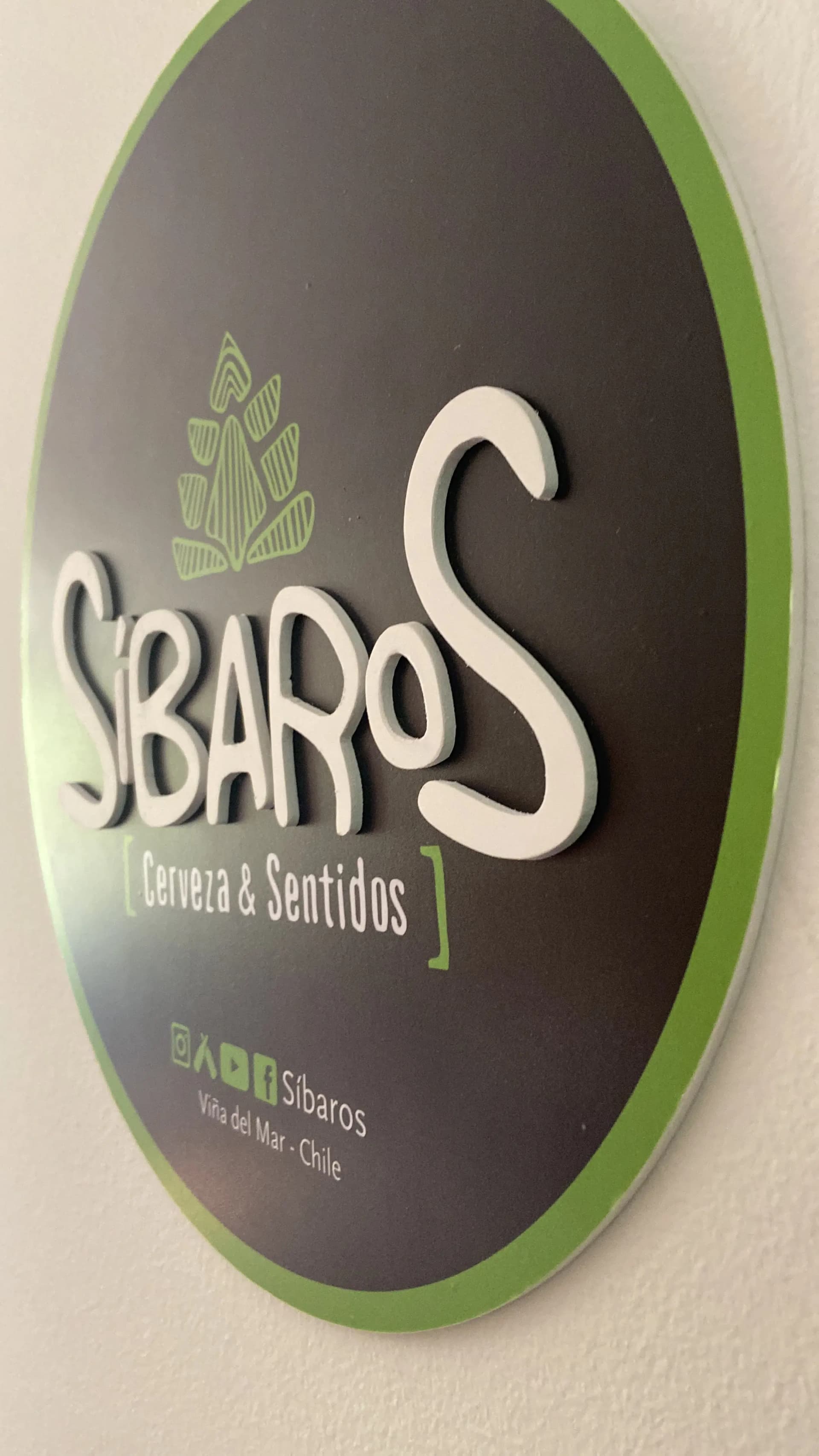 Letrero corporativo Síbaros terminado e instalado